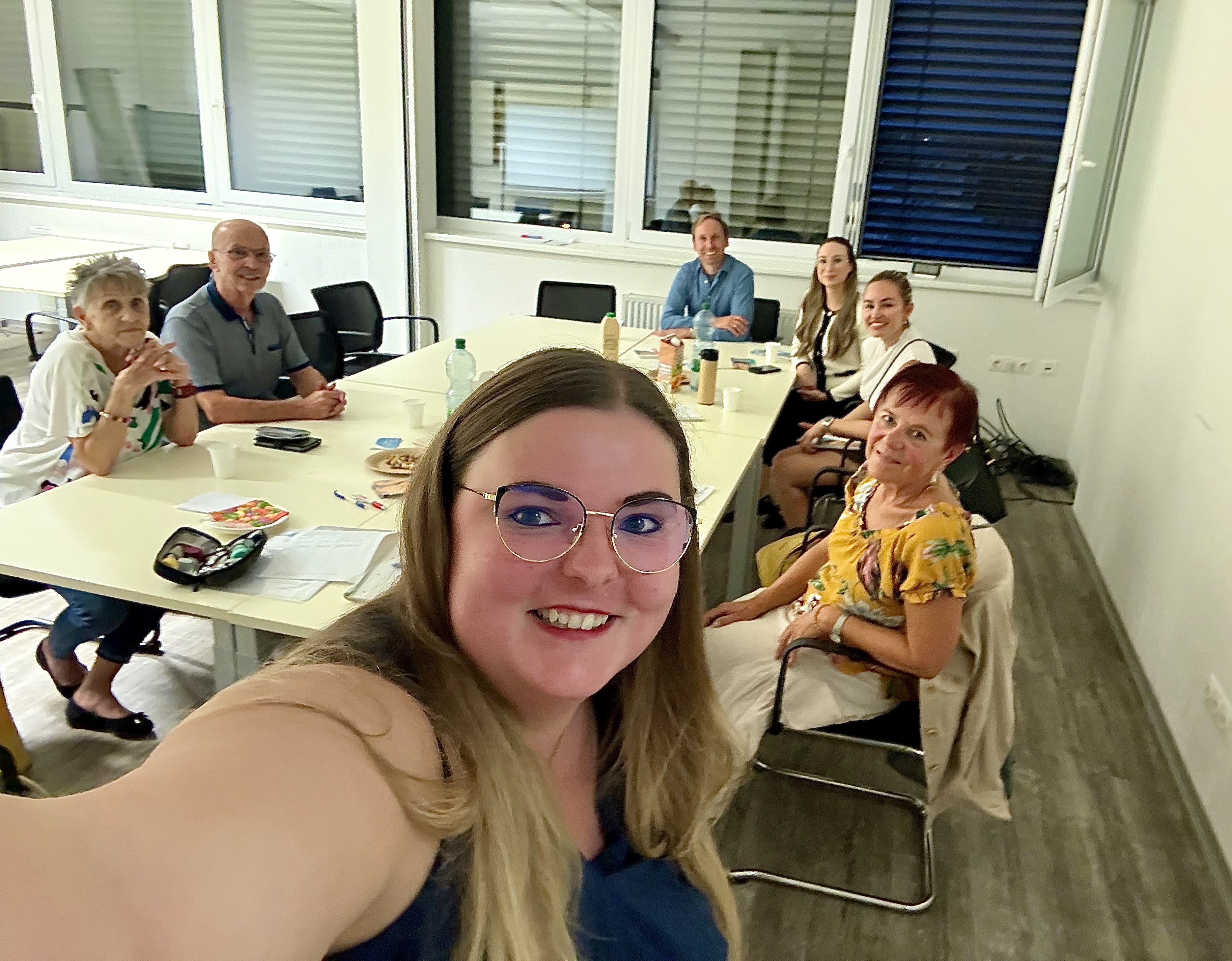 Teilnehmende beim Erfahrungsaustausch von Kopfweh Österreich in Graz mit Dr. Robert Sackmaier