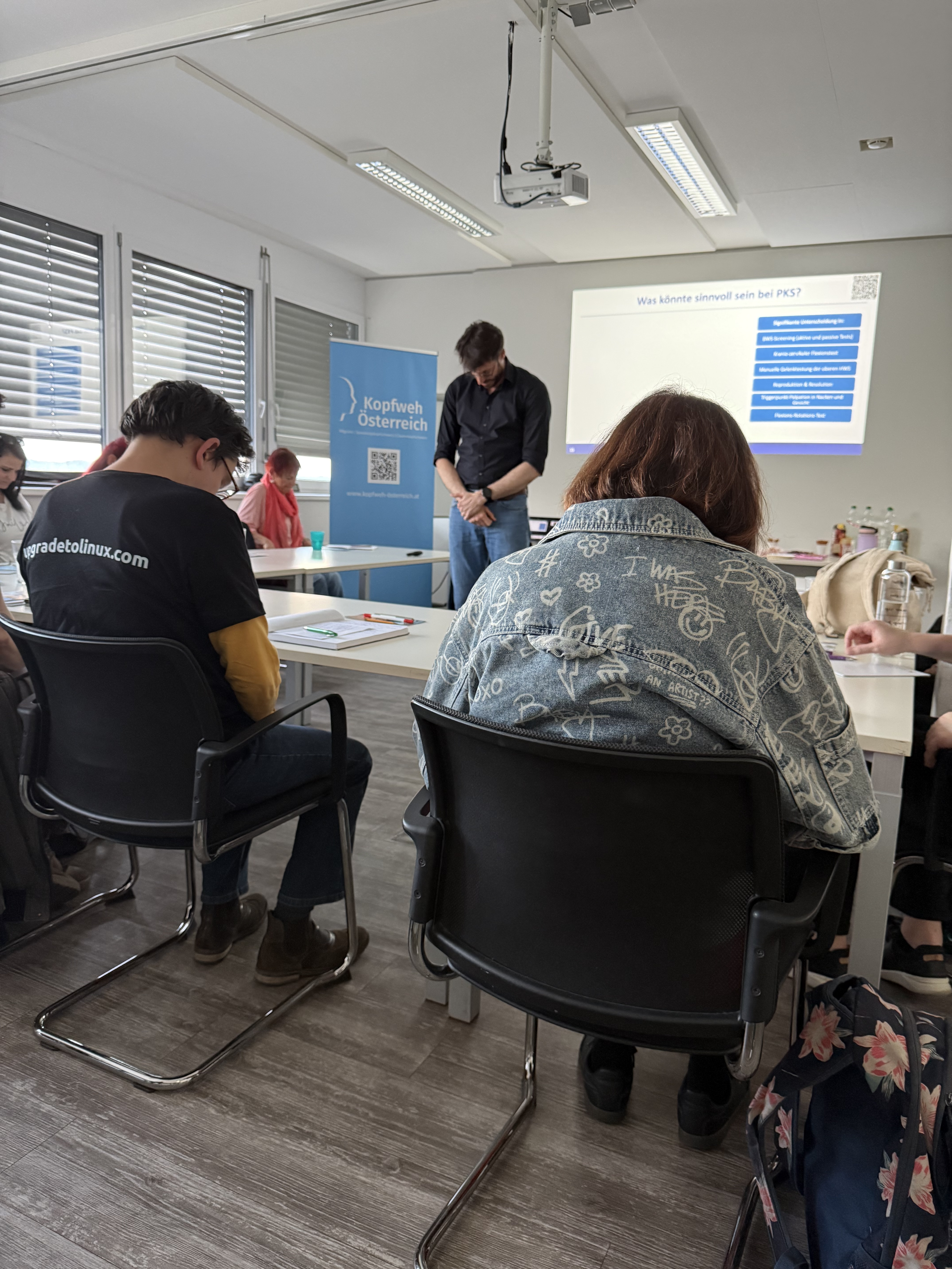 Praktische physiotherapeutische Übung beim Infoabend zu Migräne in Graz